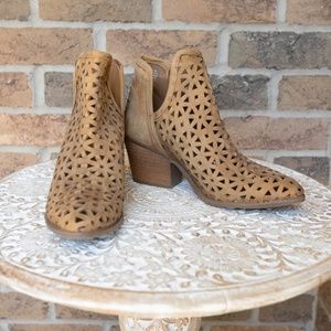 Musse & Cloud tan leather ankle booties Sz US10/EU41